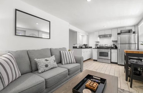 Historic Hyde Park North Apartment | Lil Hyde Out | Cute, Updated Hyde Park Apt