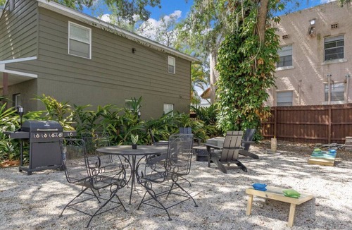 Historic Hyde Park North Apartment | Lil Hyde Out | Cute, Updated Hyde Park Apt