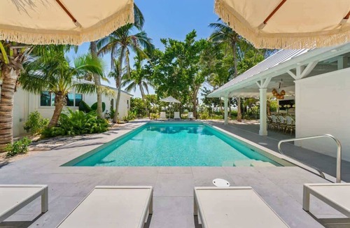 Holmes Beach House | Limefish Luxury | Gulf Front Pool | Sunset Views | Beach Access