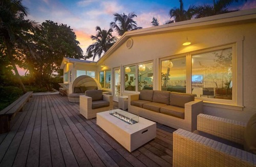 Holmes Beach House | Limefish Luxury | Gulf Front Pool | Sunset Views | Beach Access