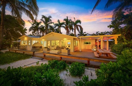 Holmes Beach House | Limefish Luxury | Gulf Front Pool | Sunset Views | Beach Access
