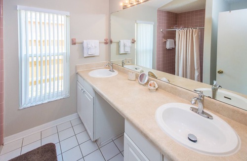 Lindfields Villa | Lindfields Villa Minutes From Disney. Private Pool. AC. Free Wifi.Grill.Cable TV