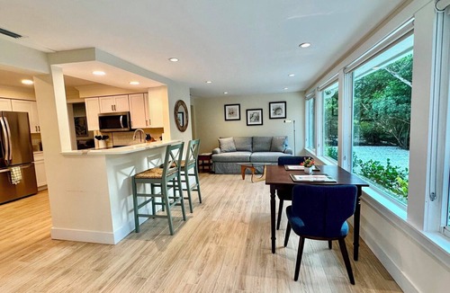 Sanibel House | Lion's Paw Cottage Where Old Charm Meets Water Adventures: Dock, Pool, Near Lighthouse Beach, Dining/Shops. Ground Level & Pet Friendly