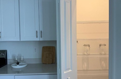 Biggar House | Live the Comfort at exclusive Pratt Preserve home