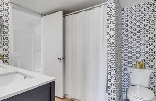 Pelican Bay House | Location! 3 bd/3ba near Mercato/VanderbiltBeach.