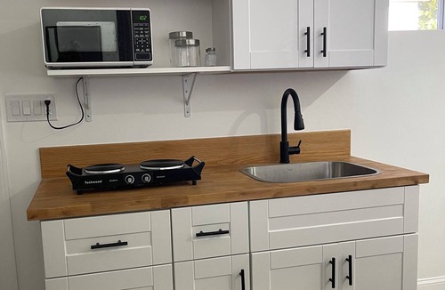 Coral Terrace Apartment | Location matters! Cozy 1 bedroom studio close to West Miami!