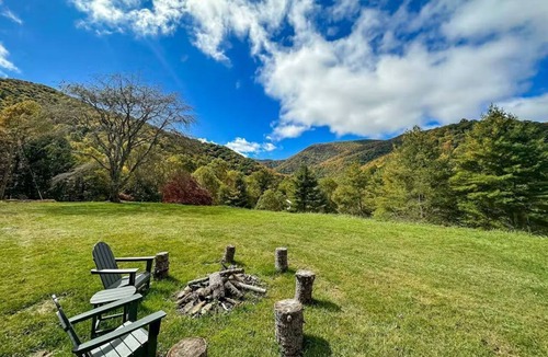 Canton Cabin | Lodge at Wagon Gap Trl. 3 Blue Ridge River Cabins