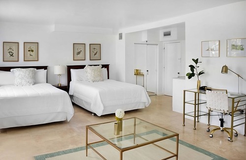 Flamingo/Lummus Hotel | Look No Further! Few Minutes Walk to the Ocean Drive/South Beach!