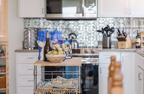 Englewood House | "Lost Loon" Oceanfront Cottage by Roxy Rentals