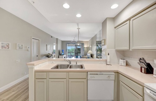 Tropical Cove Condo | Lotus Leaf at Lexington CC Golf Village