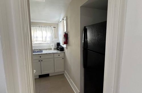Ampere Apartment | Lovely 1-bedroom NJ apartment— short train ride to MetLife and NYC
