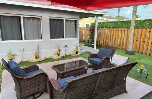 Sunrise Apartment | Lovely 1-bedroom with personal backyard in Sunrise