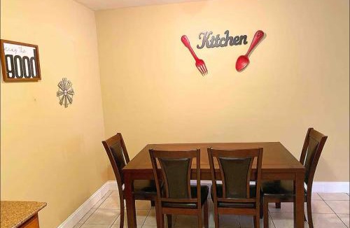 Sunrise Apartment | Lovely 2 Bedroom Condo With Free Parking & Wifi!