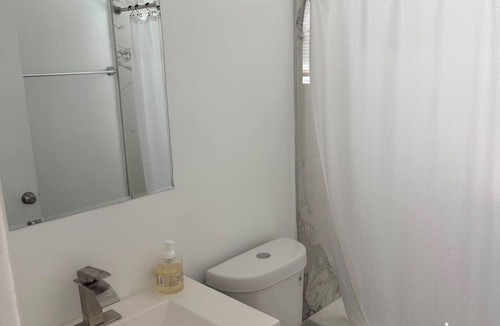 Hollywood House | Lovely 3-bedroom house with AC in soothing Hollywood