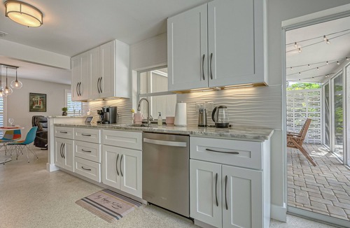 Southgate House | Lovely 3-bedroom house mins to Siesta Key#1 Beach.
