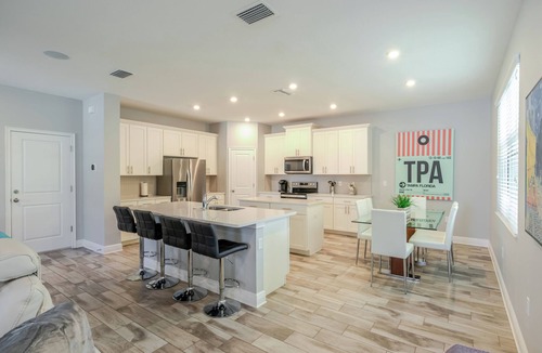 Tampa House | Lovely 4-bedroom Pool house in vibrant Tampa