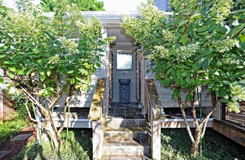 Dodds Addition Apartment | Lovely Contemporary Apt 2 levels, Walk Everywhere