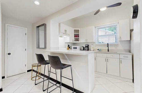 Parkside House | Lovely duplex with enclosed yard, fast WiFi, full kitchen, & W/D