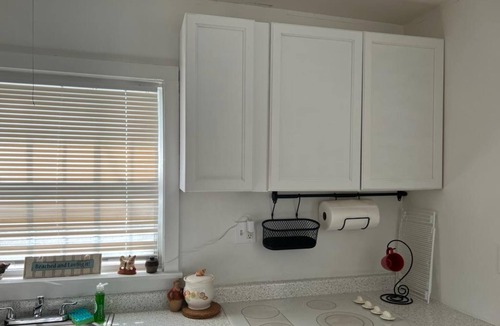 Brush - Stewarts Cottage | Lovely/Private 2-Bdrm Suite Off Main St/Ocean Center/Free Parking