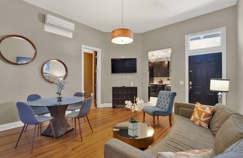 Thomas Square Apartment | Lovely Thomas Square Condo with Shared Porch