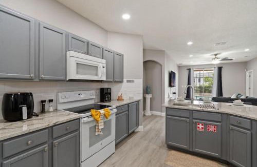 Sunset Ridge Villa | Lovely Villa Home Pool + Disney Adventure
