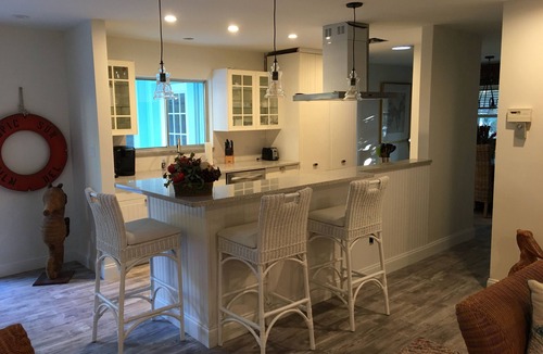 Summerplace House | LOWERED FALL RATES! 5 star 5 bed home + pool + tropic setting + 1 block to beach