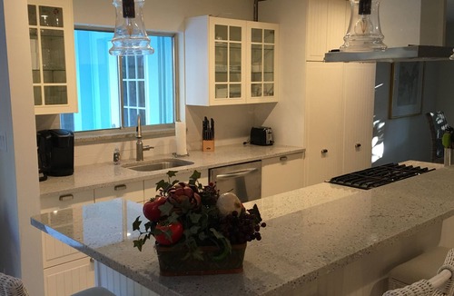 Summerplace House | LOWERED FALL RATES! 5 star 5 bed home + pool + tropic setting + 1 block to beach