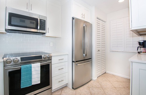 Jupiter Bay Condo | Lux 2/2 Resort Condo w Lake View close to beach ON SALE DUE TO CONCRETE WORK