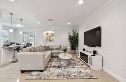 Tampa House | Lux 4BR Tampa Retreat - Mins Walk to RJ Stadium