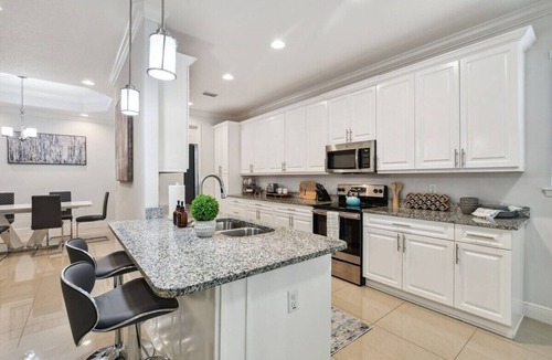 Tampa House | Lux 4BR Tampa Retreat - Mins Walk to RJ Stadium