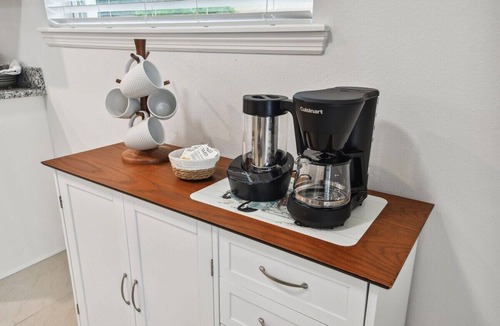Tampa House | Lux 4BR Tampa Retreat - Mins Walk to RJ Stadium