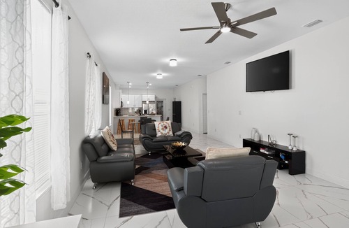 East Tampa House | LUX Home MINS to Tampa General Hospital & Ybor Strip