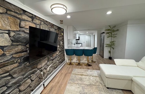 Bryn Mawr Apartment | Luxe 1BR Oasis - Prime NY Stay