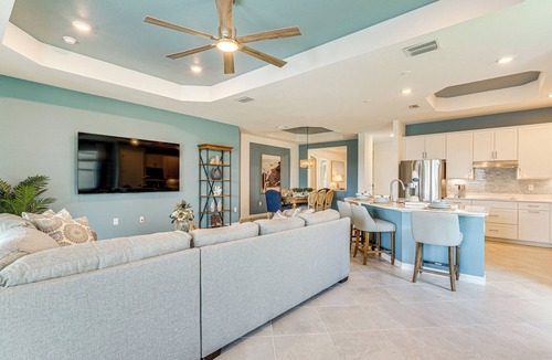 Venice House | Luxe Venice Gem w/Outdoor Pool & Hot Tub