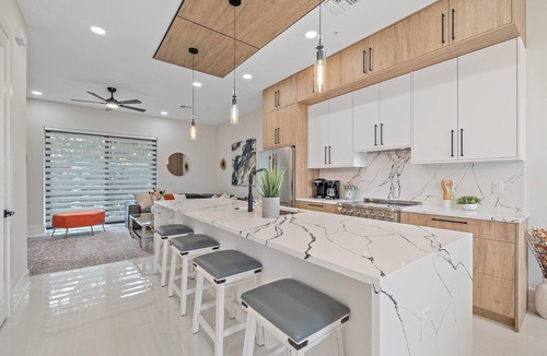 Downtown House | Luxe, Walk to Downtown, Rooftop, Mins to Beach