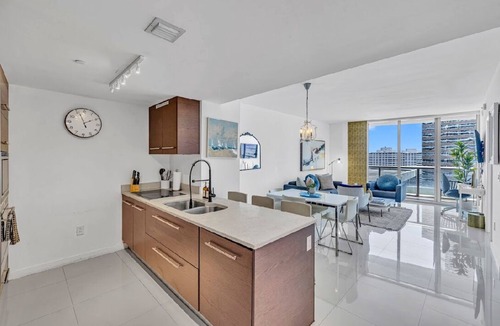 Downtown Miami Apartment | LUXORA 2BR 1 BA 16TH FLOOR W -FREE SPA