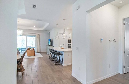 Venice House | Luxurious 4BR in Wellen Park - Pool home - Golf membership included - Florida Sanctuary