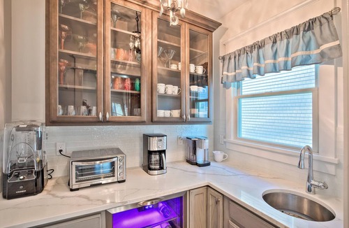 West Cape May House | Luxurious 5 BR, 4 BA house, sleeps 14, walk/bike to beach in peaceful Cape May!