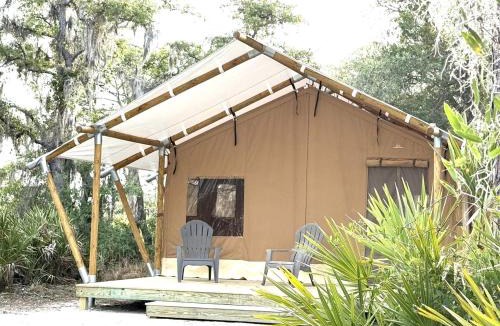 Braden River Other | Luxurious Deluxe Safari Tent with King Bed and Outdoor Fire Pit in Bradenton, Florida