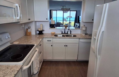 Beach Club Colony Condo | Luxurious fully furnished oceanfront condo 2 bed 2 bath on Hutchinson Island, Fl