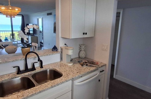 Beach Club Colony Condo | Luxurious fully furnished oceanfront condo 2 bed 2 bath on Hutchinson Island, Fl