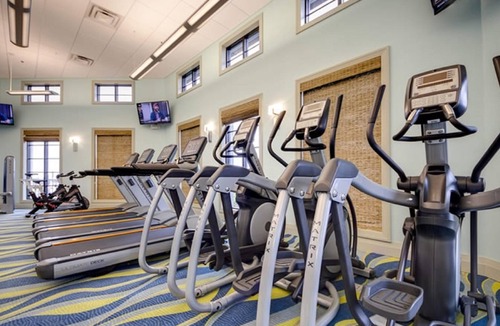 Doral Apartment | Luxurious, Hot Tub, close to everything, Gym, Super Clean, Spotless, nite life