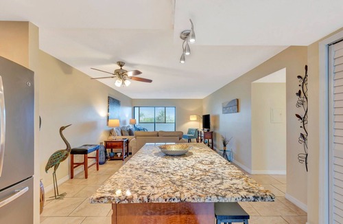 Sarasota Condo | Luxurious Living Steps to Lido Beach & Walking Distance to St. Armands Circle