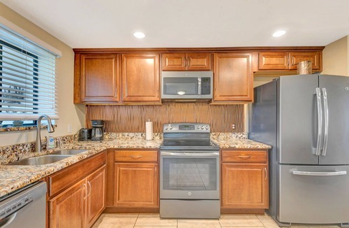 Sarasota Condo | Luxurious Living Steps to Lido Beach & Walking Distance to St. Armands Circle