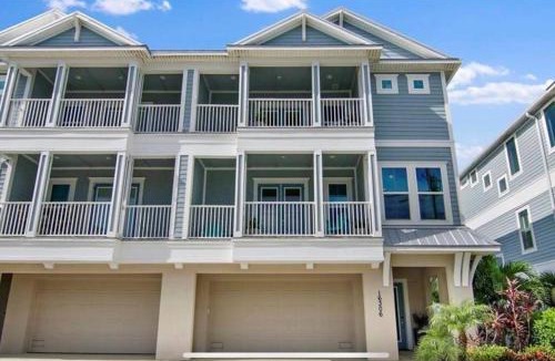 Redington Beach House | Luxurious Modern Townhouse right across beach! Table Tennis