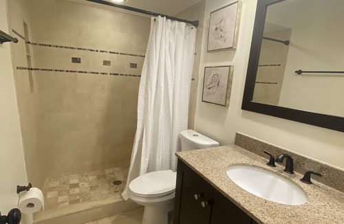 Bunker Oaks Villa | Luxurious Renovated Villa Overlooking Lake & Golf Course
