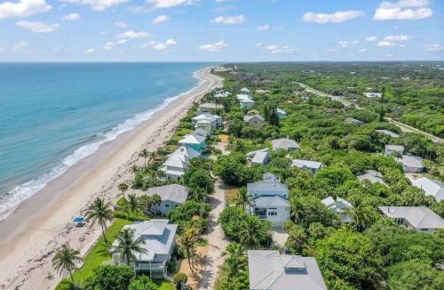 Summerplace House | Luxurious Retreat At The Whispering Palms