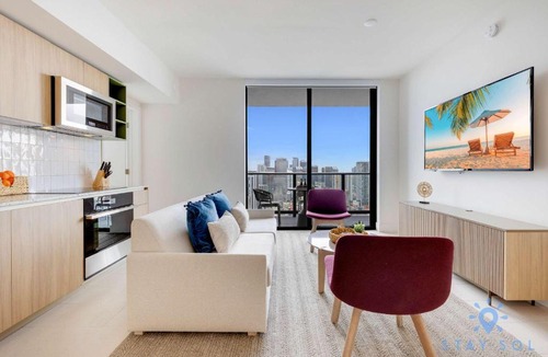 Downtown Miami Apartment | Luxury 2 Bedrooms Balcony Pool & Gym