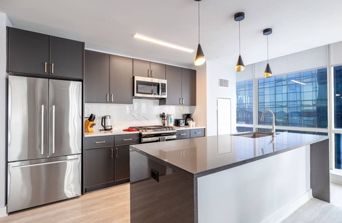 New Rochelle Apartment | Luxury 2 BR Apt with Gym and Pool