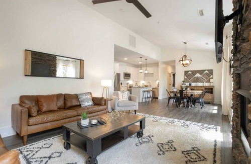 Blowing Rock Condo | Luxury 2BR Condo in Heart of Downtown Blowing Rock w/Balconies & Parking!